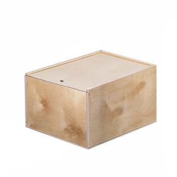 Boîte en bois avec un couvercle coulissant