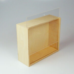 Boîte en bois avec un couvercle transparent