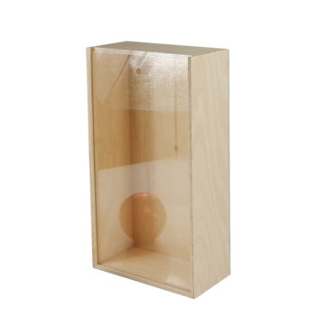 Boîte en bois avec un couvercle transparent